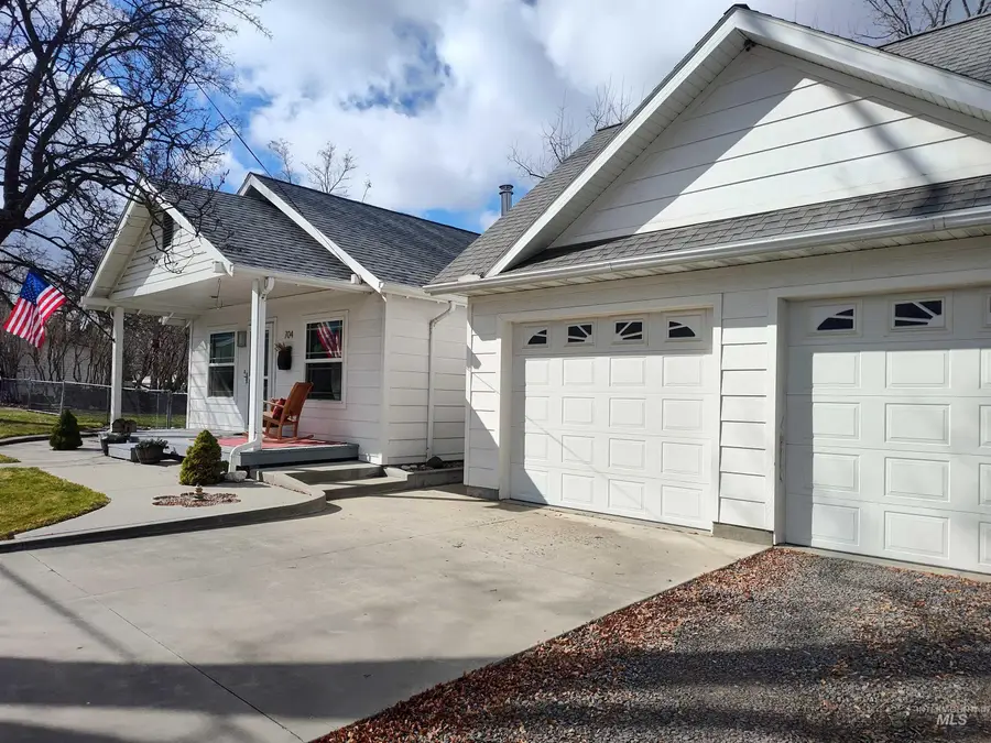 704 S Hall Street, Grangeville, ID 83530 - #3