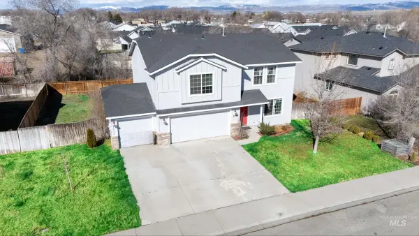 690 Sw Lago, Mountain Home, ID 83647