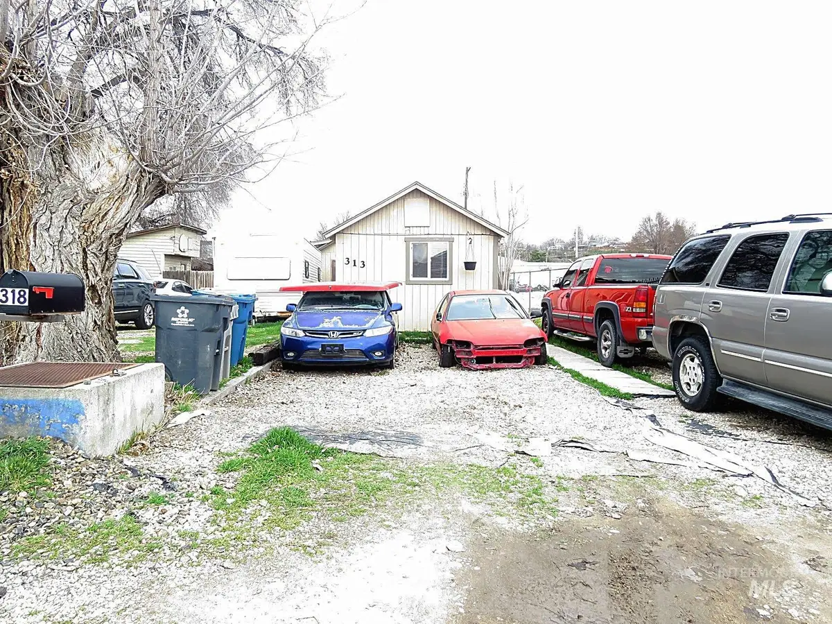 313 E Kearney St, Caldwell, ID 83605 - #1