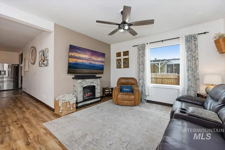 326 Montana Street, Gooding, ID 83330 - #3