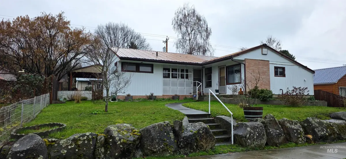 712 Hill St, Kamiah, ID 83536 - #1