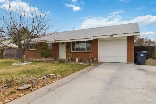 885 E 17th N, Mountain Home, ID 83647