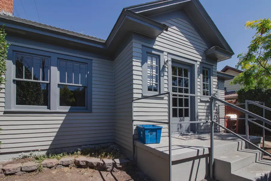 161 SE 5th Ave., Ontario, OR 97914 - #2