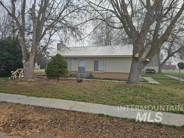 918 N 11th St, Payette, ID 83661 - #1