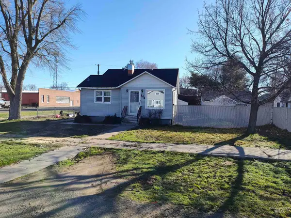 506 California St, Gooding, ID 83330