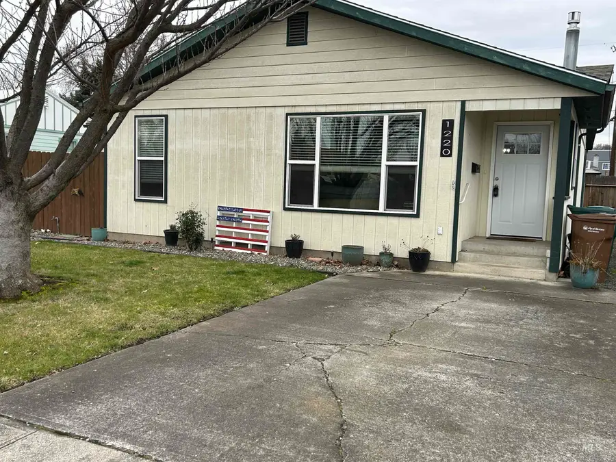 1220 4th St, Clarkston, WA 99403 - #3