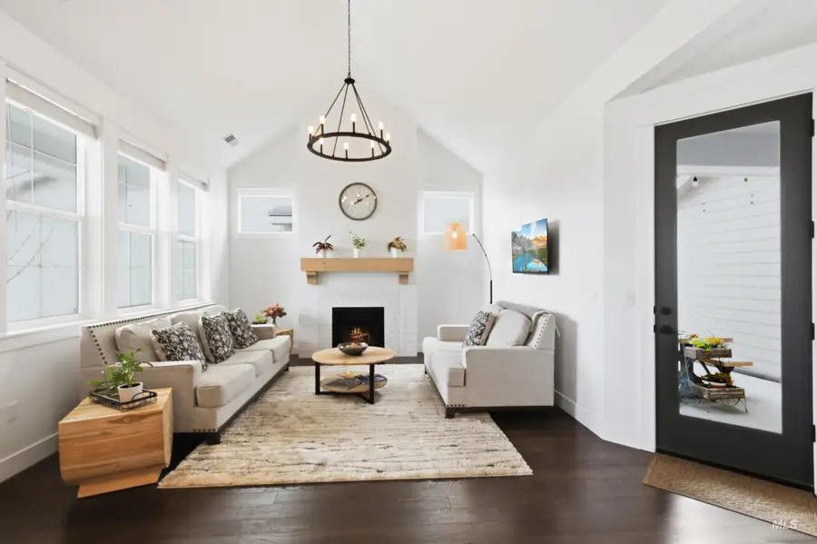 3951 W Farm View Dr, Boise, ID 83714 - #2