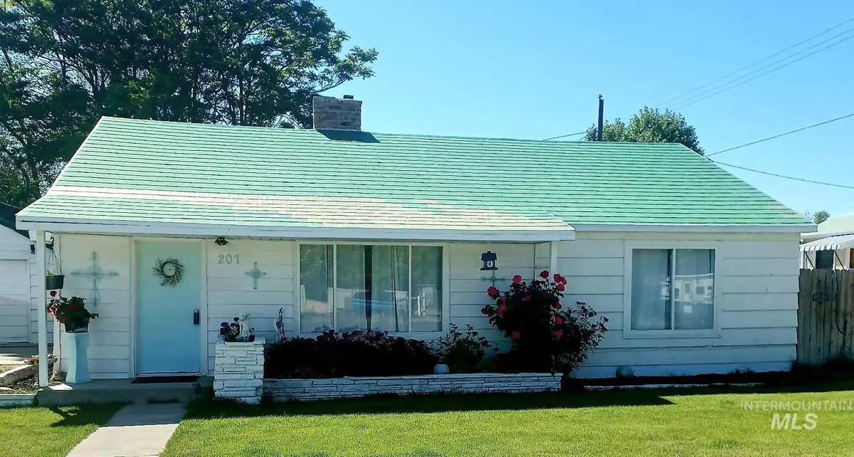 207 N Main St, Homedale, ID 83628 - #1