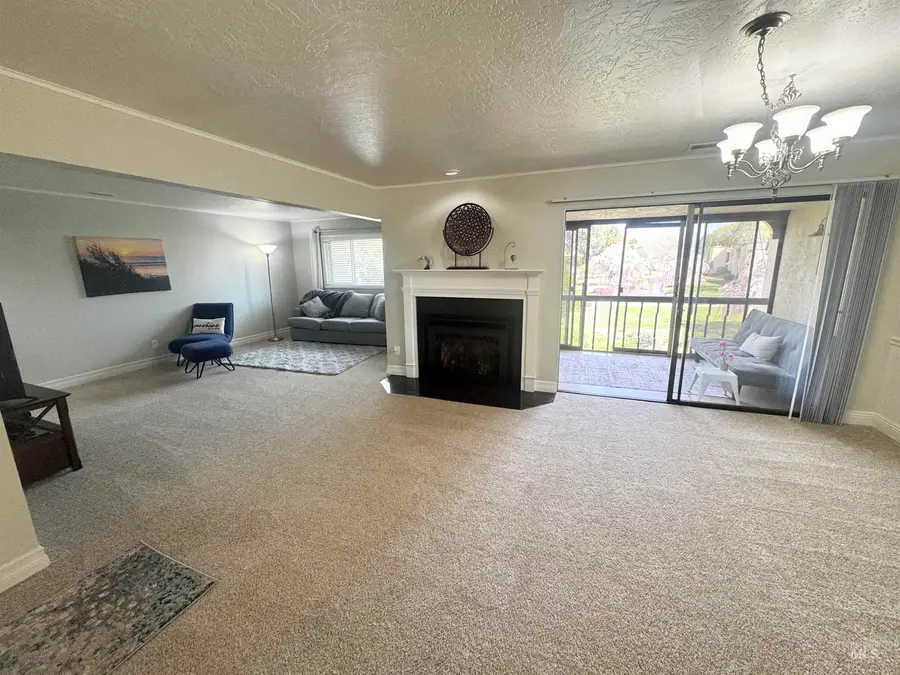 1095 N Camelot Dr, Boise, ID 83704 - #2