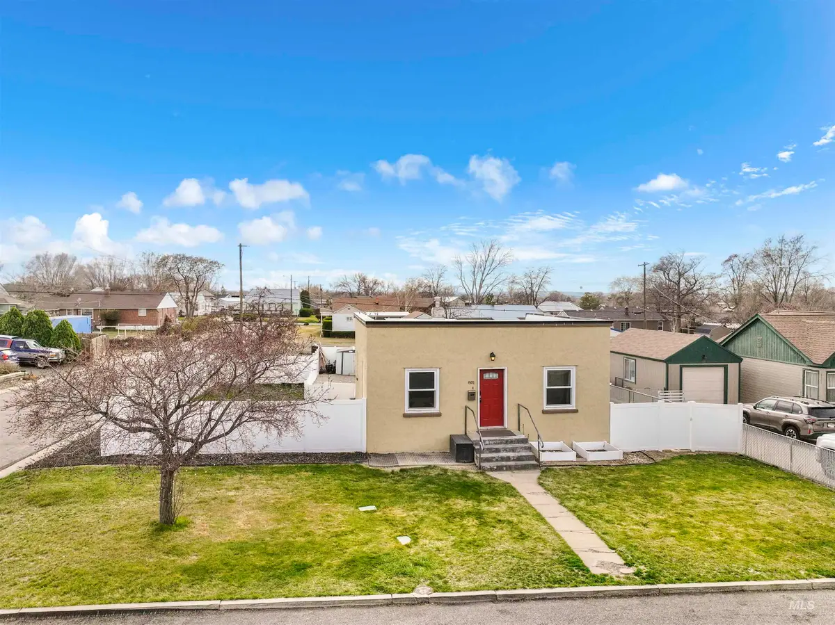 801 N 12th Ave, Buhl, ID 83316 - #1