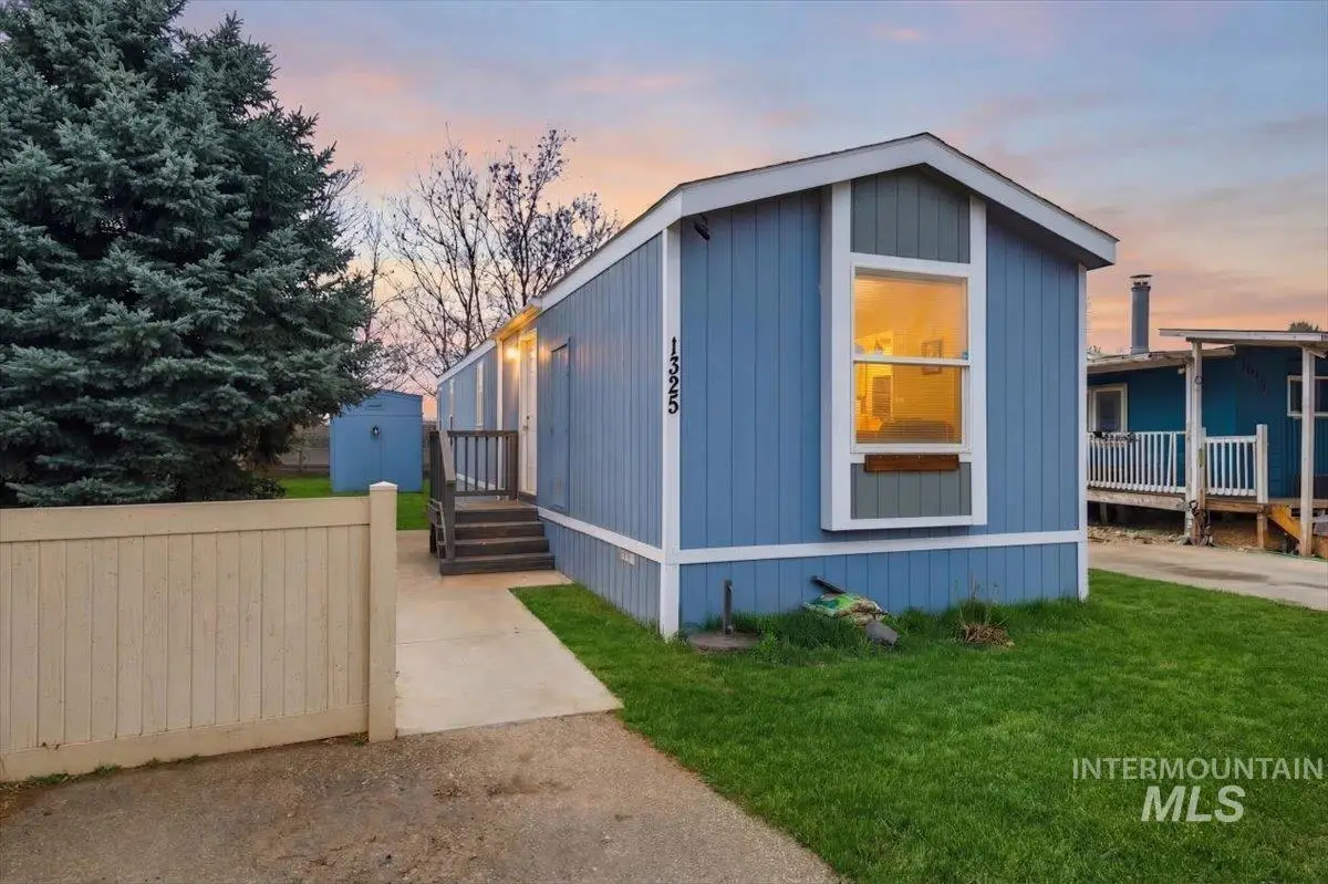 1325 N Arrow Ln, Boise, ID 83704 - #1