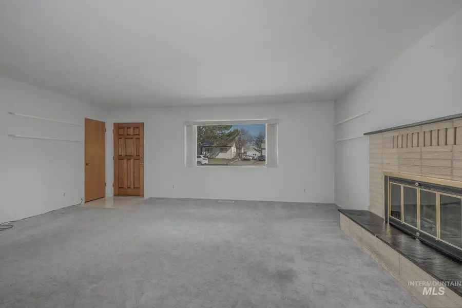 647 NW 3rd Street, Ontario, OR 97914 - #2