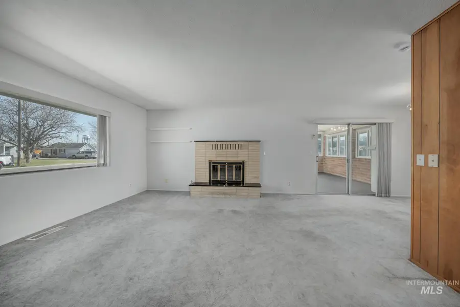 647 NW 3rd Street, Ontario, OR 97914 - #3