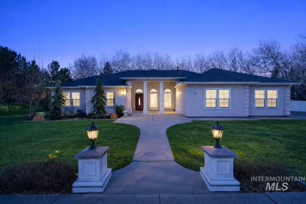 977 N Woodvalley, Eagle, ID 83616