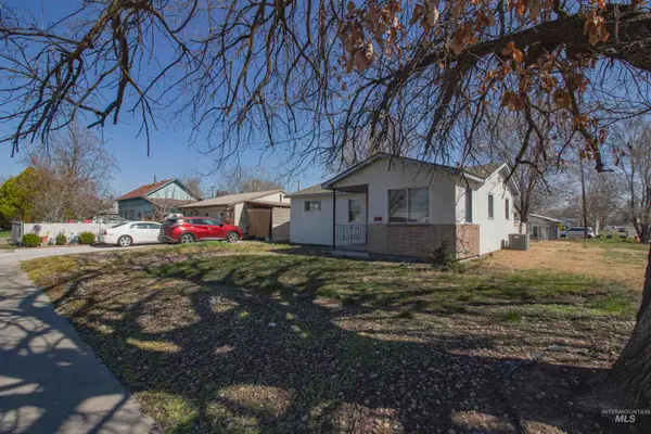 112 NW 8th Street, Ontario, OR 97914