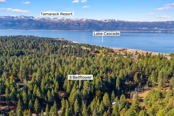 5 Bellflower Pl, Cascade, ID 83611