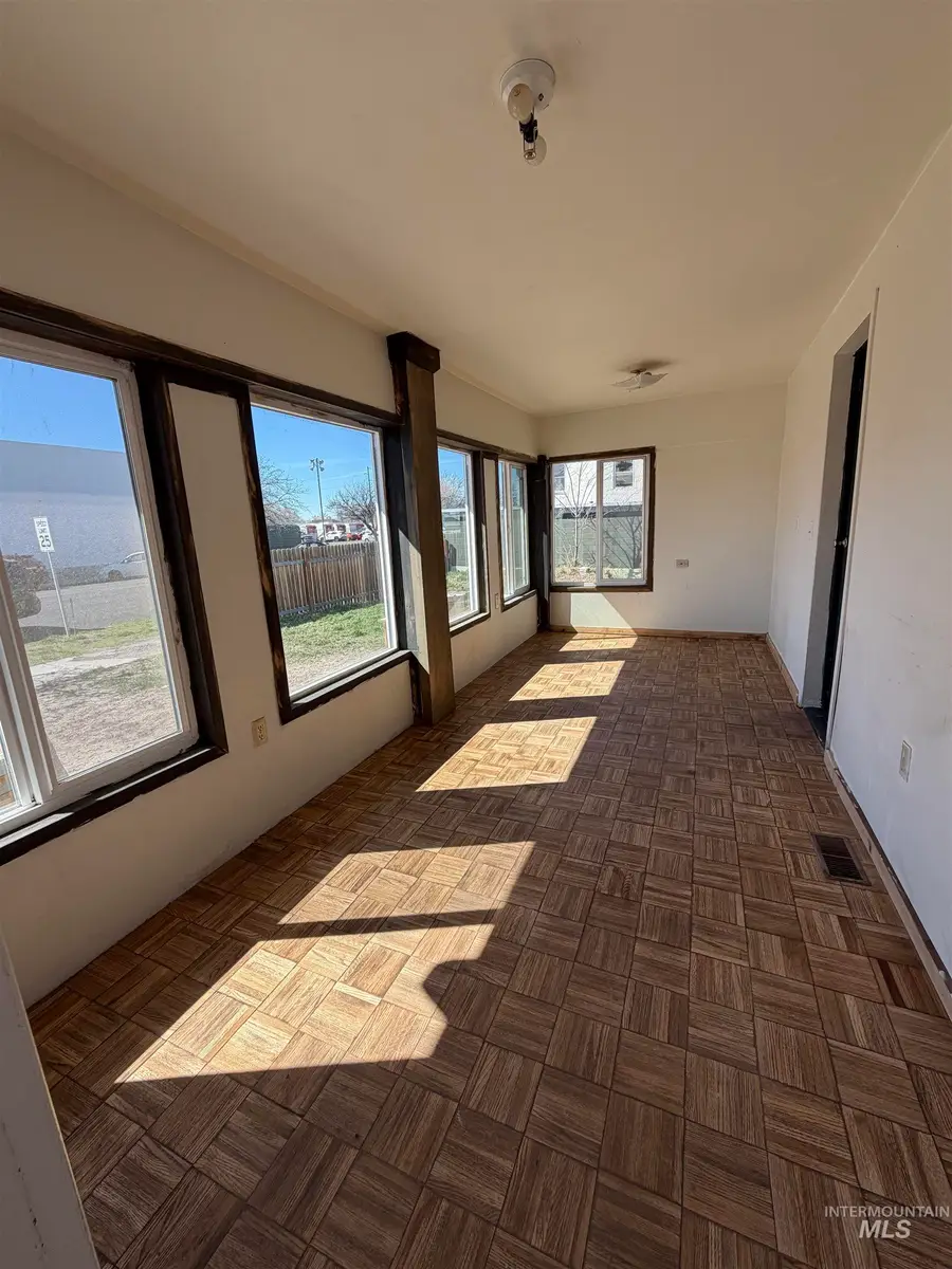 412 Main Ave N, Twin Falls, ID 83301 - #3