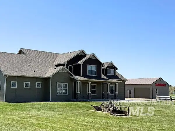 9013 W Cambridge Ct, Hammett, ID 83627