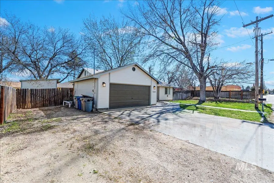 1660 N Eldorado St, Boise, ID 83704 - #3