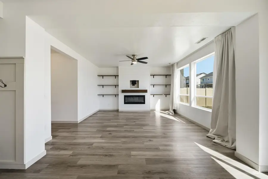 6670 S Birch Creek Ave, Meridian, ID 83642 - #3