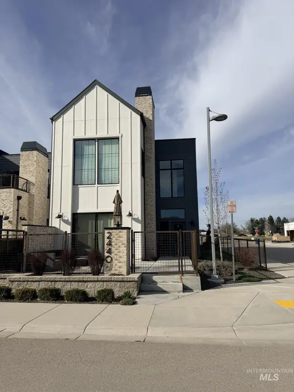 2440 W Iron Coop Street, Eagle, ID 83616