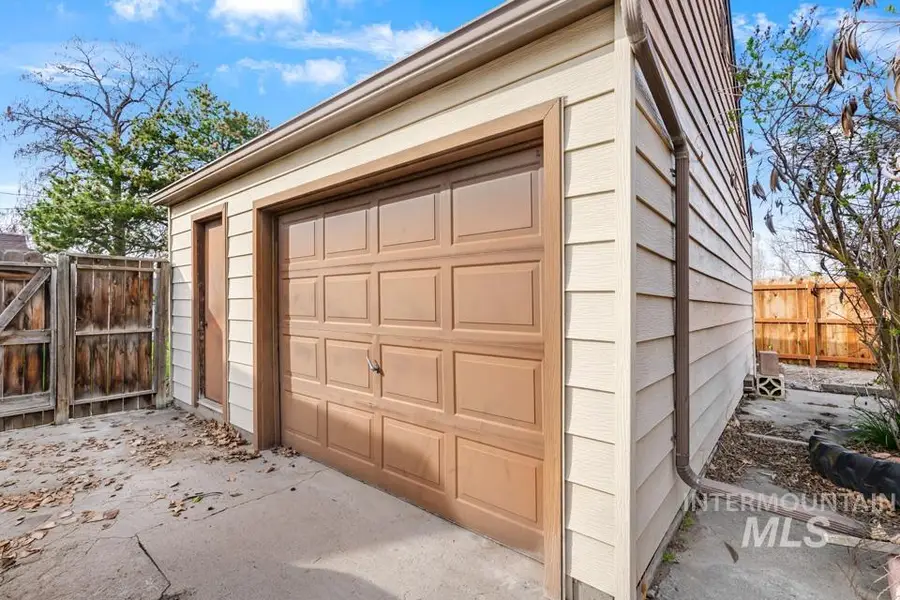 489 NW 4th Ave, Ontario, OR 97914 - #3