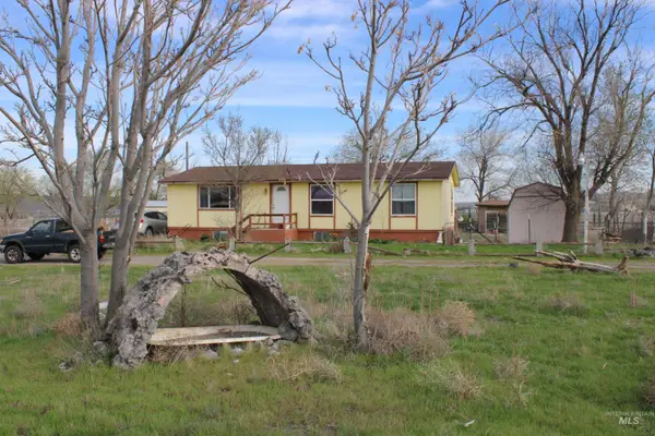 7111 Opaline Rd, Melba, ID 83641