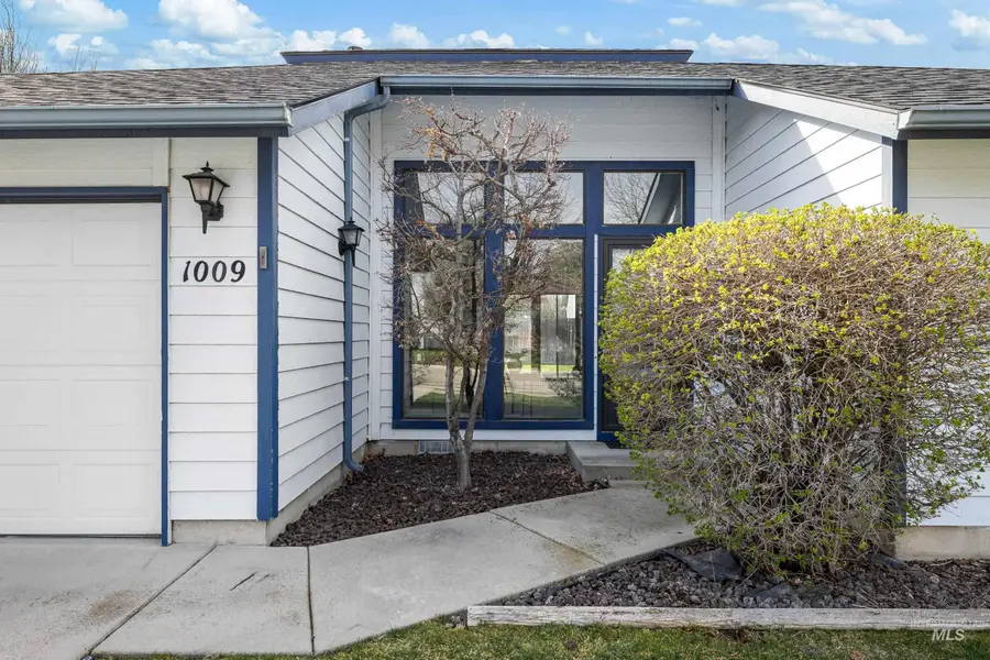 1009 W Crest Wood Cir, Meridian, ID 83642 - #2