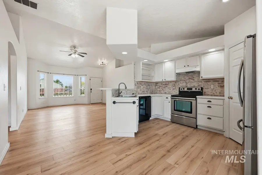 4801 W Buffalo Grass Ave, Caldwell, ID 83607 - #3