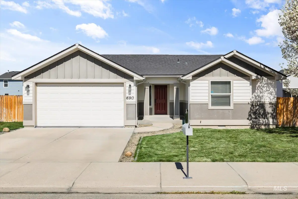 690 SW Josephine St, Mountain Home, ID 83647 - #1