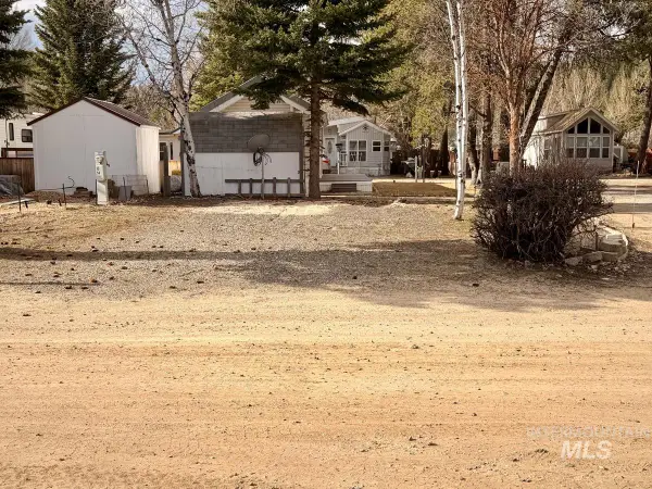 B16 Sawyer Street, Cascade, ID 83611