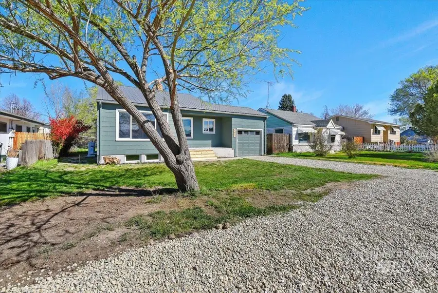 107 E Montana Ave, Homedale, ID 83628 - #3