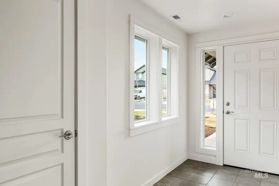 1018 N Peakhurt Ave, Kuna, ID 83634 - #2