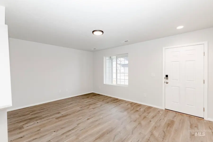 868 NE Trailridge St, Mountain Home, ID 83647 - #2