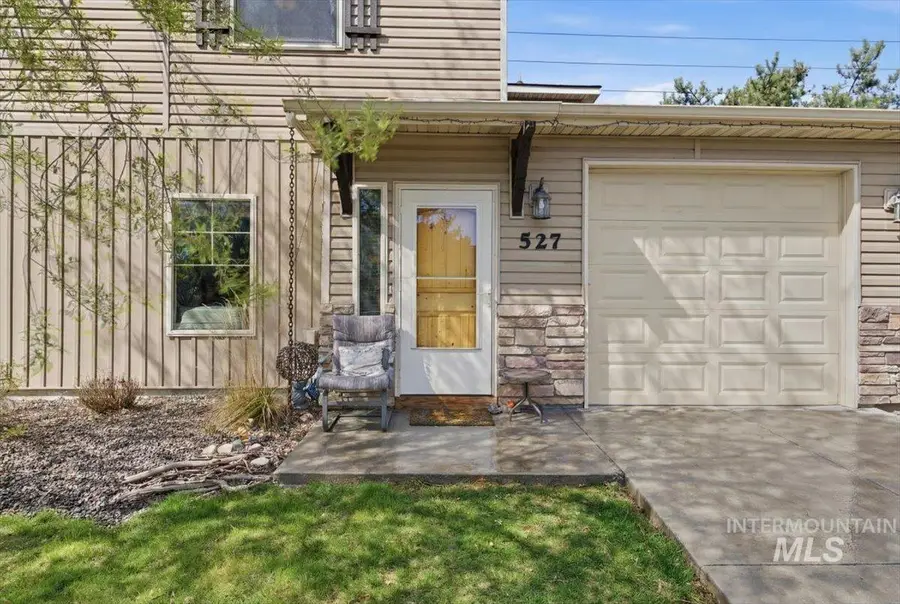 527 S Blue Pine Ln, Boise, ID 83705 - #2