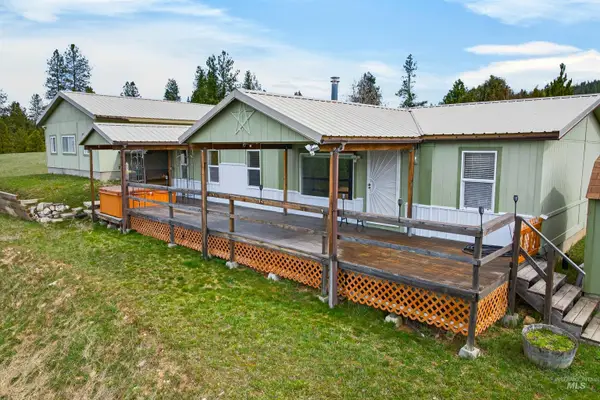 25 Woodland Dr., Garden Valley, ID 83622