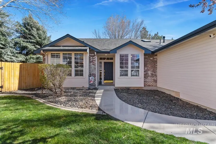 2495 E Ashbrook Ct, Eagle, ID 83616 - #3