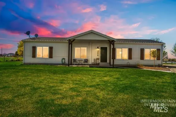 19979 Top Rd, Greenleaf, ID 83626