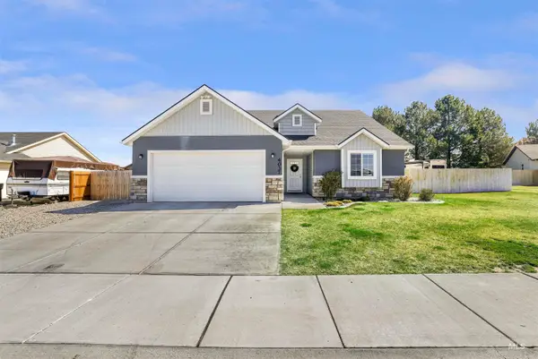 4037 N Blue Cascade Ct E, Buhl, ID 83316