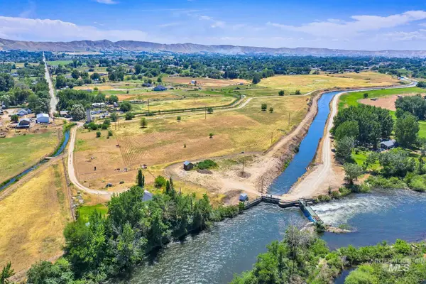 1870 Meyer Ln, Emmett, ID 83617