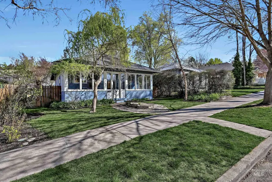 408 W Resseguie St, Boise, ID 83702 - #3