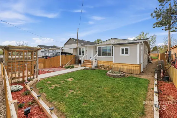 1003 E Iowa Ave, Nampa, ID 83686