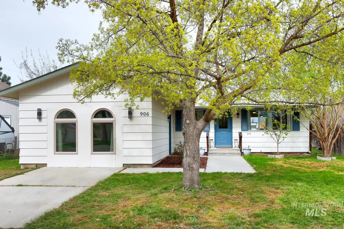 906 E 4th, Emmett, ID 83617 - #1