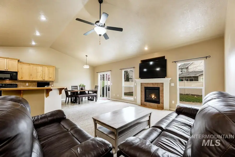 2512 N Tweedbrook Avenue, Meridian, ID 83646 - #3