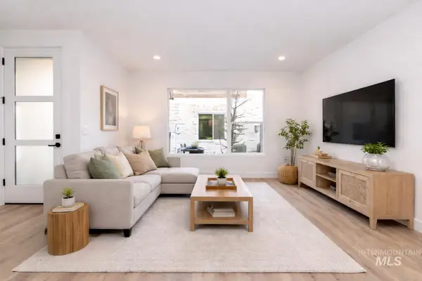 752 S Calhoun, Star, ID 83669