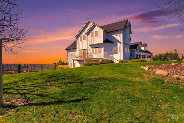 1014 Hilby Rd, Moscow, ID 83843