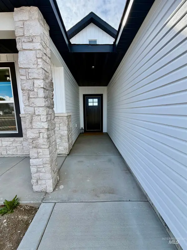 1419 Topaz, Rupert, ID 83350