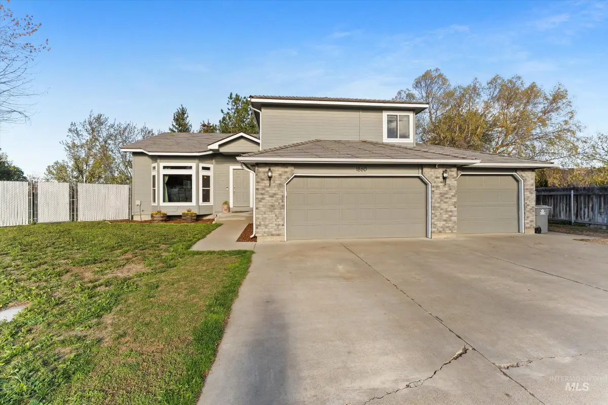 1860 Bishop Ct, Mountain Home, ID 83647 - #1
