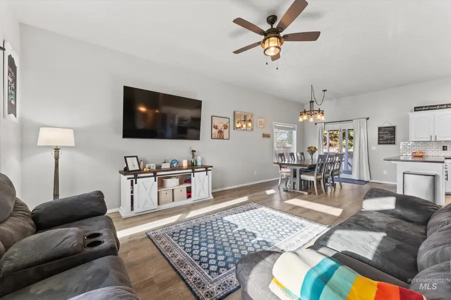 1860 Bishop Ct, Mountain Home, ID 83647 - #3