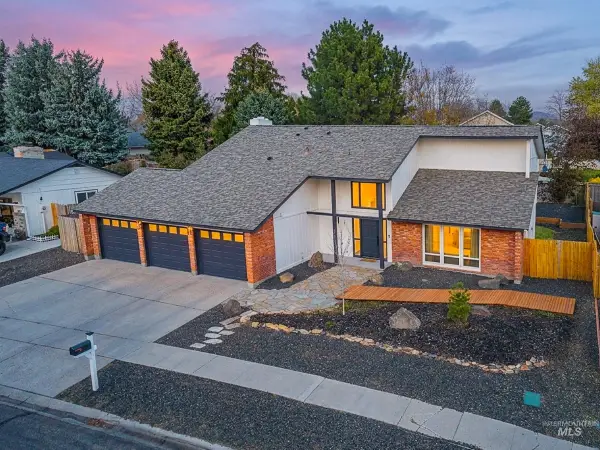 898 N Pebble Beach Way, Eagle, ID 83616